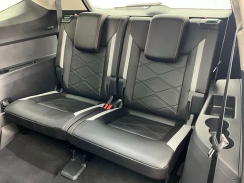Used 2025 Volkswagen Atlas Peak Edition SE AWD/4WD image 9