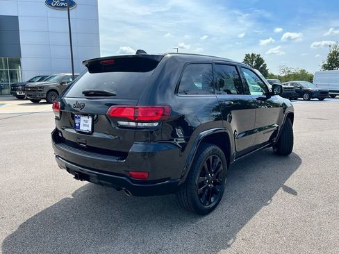 Used 2022 Jeep Grand Cherokee Laredo X AWD/4WD image 5