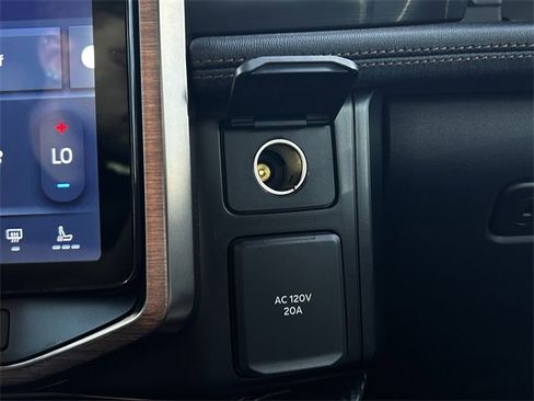 Used 2024 Ford F150 Lightning Lariat image 19