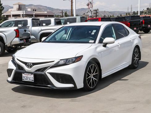 Certified 2023 Toyota Camry SE w/ Convenience Package image 3