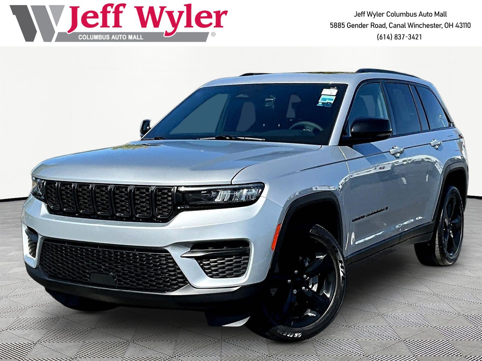 Used 2025 Jeep Grand Cherokee Altitude AWD/4WD image 1