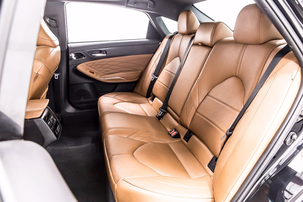 Used 2019 Toyota Avalon Limited FWD image 32