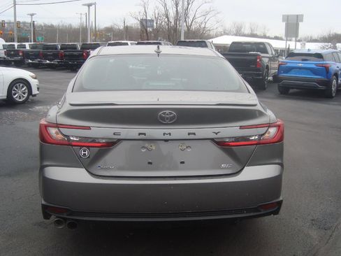 Used 2025 Toyota Camry SE image 5