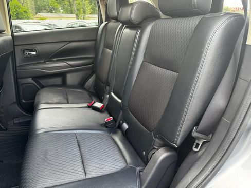 Used 2015 Mitsubishi Outlander SE FWD image 12