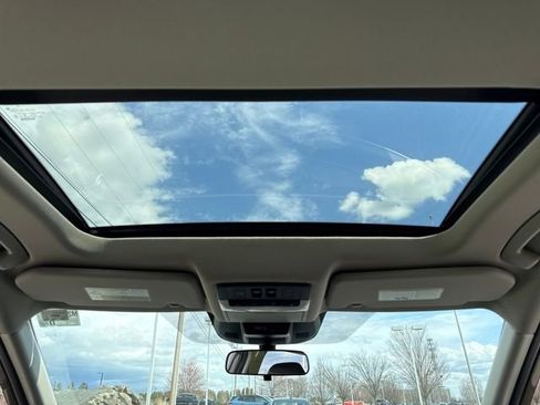 Used 2024 Nissan Rogue SV w/ SV Premium Package image 19