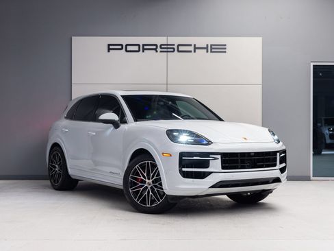 Certified 2025 Porsche Cayenne S AWD/4WD image 9