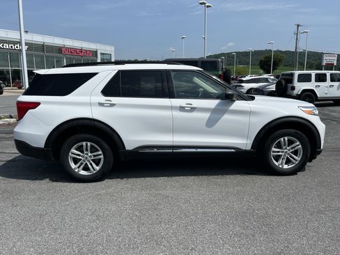 Used 2023 Ford Explorer XLT w/ Equipment Group 202A AWD/4WD image 2