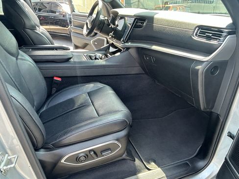 Used 2024 Jeep Wagoneer L Series II image 23