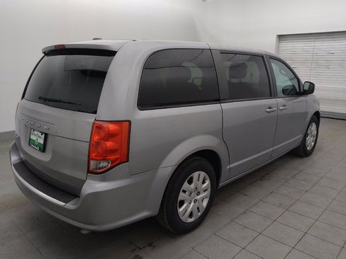 Used 2018 Dodge Grand Caravan SE w/ UConnect Hands-Free Group FWD image 10