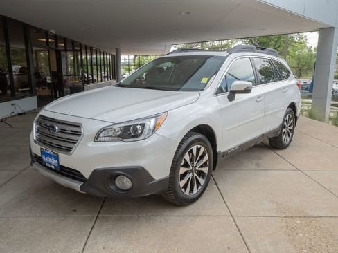 Used 2017 Subaru Outback 3.6R Limited AWD/4WD image 3