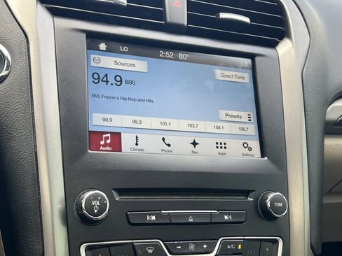 Used 2017 Ford Fusion SE w/ Fusion SE Technology Package FWD image 18