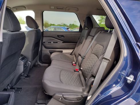Used 2025 Nissan Pathfinder SV FWD image 12