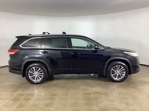 Used 2018 Toyota Highlander XLE AWD/4WD image 4