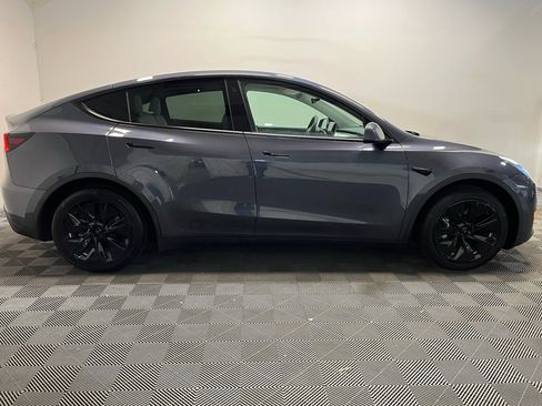 Used 2022 Tesla Model Y Long Range image 4