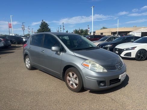 Used 2009 Nissan Versa Hatchback w/ Convenience Pkg FWD image 1