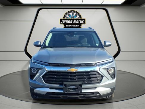 Used 2025 Chevrolet TrailBlazer LT AWD/4WD image 2