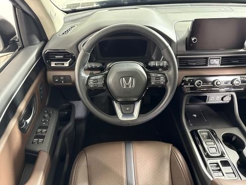 Used 2025 Honda Pilot Elite image 17