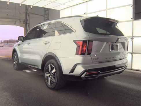 Used 2021 Kia Sorento EX w/ Panoramic Sunroof Package image 3
