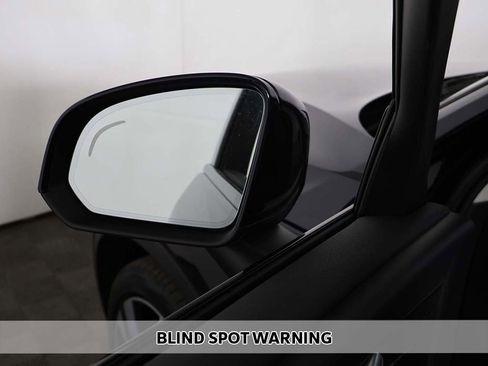 Used 2024 Volvo XC40 B5 Plus w/ Protection Package Premier image 8