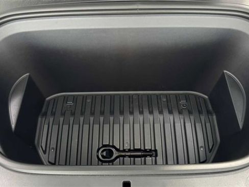 Used 2024 Tesla Model Y Long Range image 30