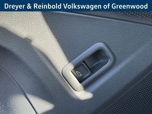 New 2025 Volkswagen Tiguan SE image 26