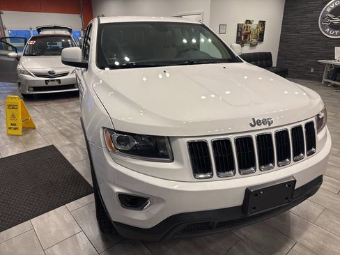 Used 2016 Jeep Grand Cherokee Laredo w/ Quick Order Package 23E image 2