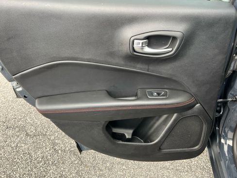 Used 2017 Jeep Compass Trailhawk w/ Cold Weather Group AWD/4WD image 23