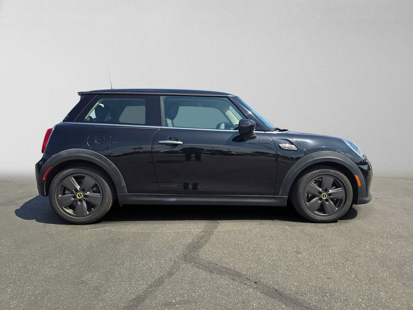 Used 2024 MINI Cooper SE FWD image 2