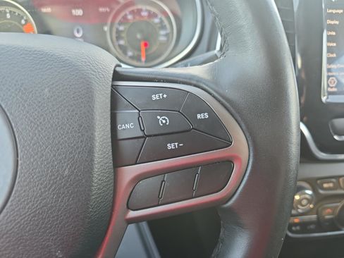 Used 2019 Jeep Cherokee Limited FWD image 23