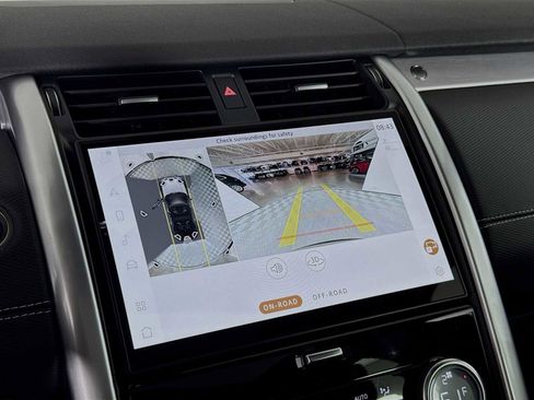 New 2025 Land Rover Discovery Dynamic SE image 15