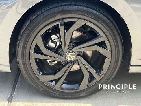 Used 2026 Volkswagen Jetta SE FWD image 6