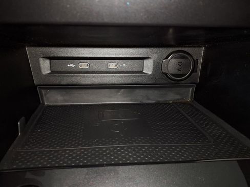 Used 2022 Volkswagen Tiguan SE w/ Panoramic Sunroof Package image 23