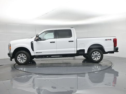 Used 2023 Ford F250 XLT w/ F-250 >10K GVWR Package image 27