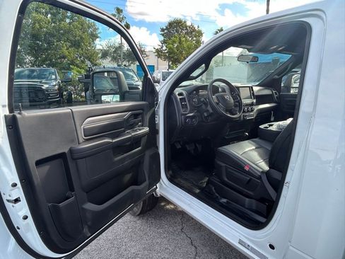 New 2024 RAM 3500 Tradesman w/ Chrome Appearance Group image 24