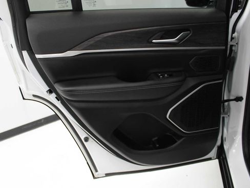 Used 2023 Jeep Grand Cherokee 4WD 4xe image 35