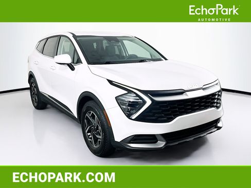 Used 2025 Kia Sportage LX FWD image 1