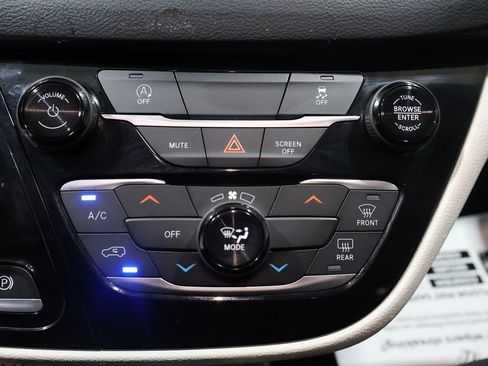 Used 2021 Chrysler Voyager LX image 30