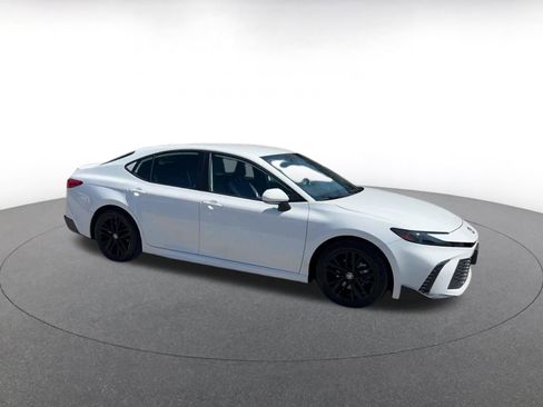 Used 2025 Toyota Camry SE image 2