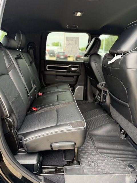 Used 2025 RAM 2500 Laramie AWD/4WD image 17