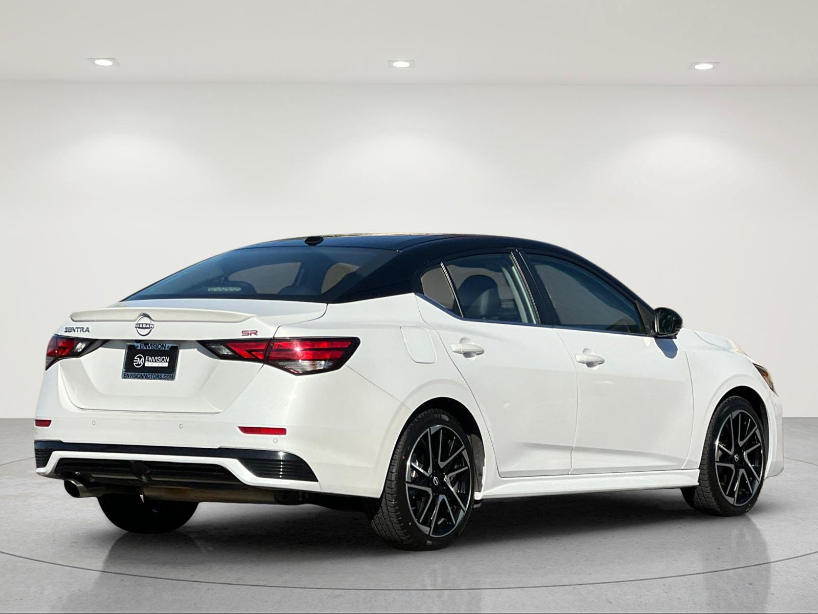 Used 2025 Nissan Sentra SR w/ SR Premium Package FWD image 5
