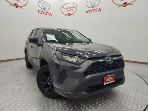 Used 2022 Toyota RAV4 LE FWD image 1
