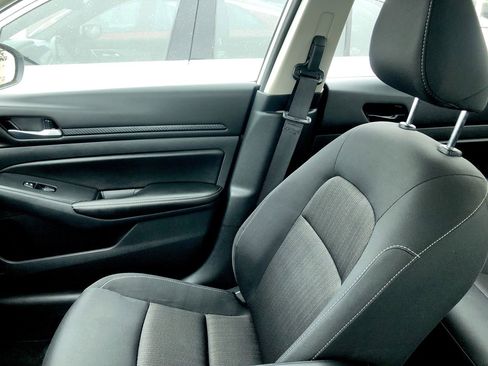 Used 2025 Nissan Altima 2.5 SV image 21