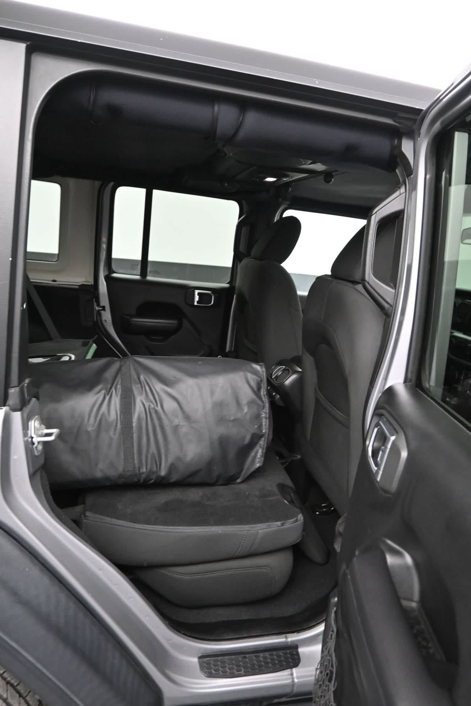 Used 2018 Jeep Wrangler Unlimited Sport S AWD/4WD image 12