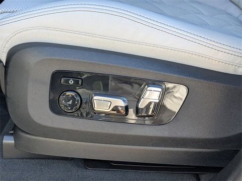 New 2026 BMW X5 xDrive40i w/ Climate Comfort Package image 21