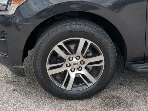 Used 2024 Ford Expedition XLT RWD image 11