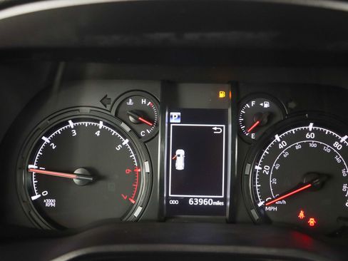 Used 2021 Toyota 4Runner SR5 AWD/4WD image 16