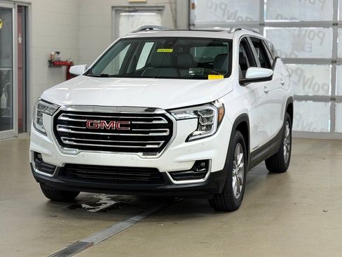 Used 2022 GMC Terrain SLT w/ Infotainment Package II AWD/4WD image 3