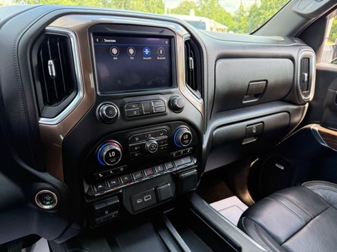 Used 2020 Chevrolet Silverado 1500 High Country w/ Technology Package AWD/4WD image 12