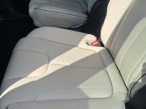 Used 2024 Hyundai Palisade Limited image 12