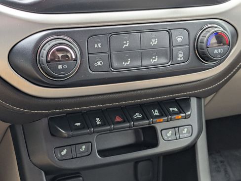 Used 2020 GMC Canyon SLT w/ Driver Alert Package image 23